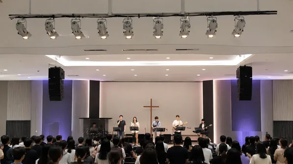 Warm white spotlights rigged for church livestream broadcast